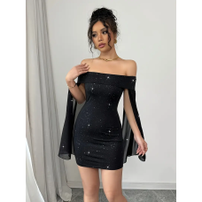 Элегантное мини-платье с открытыми плечами и свободными рукавами. Элегантное мини-платье с открытыми плечами и свободными рукавами.