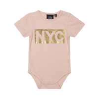 Розовое боди с надписью "NYC" от Petit by Sofie Schnoor