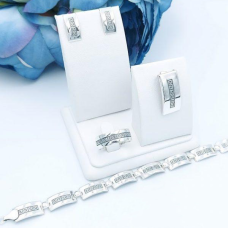 Жіночі срібні сережки з грецьким візерункомна на англійській застібці. P 4171 (6066)