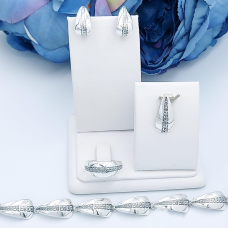 Жіночі срібні сережки з грецьким візерункомна та родієвим покриттям на англійській застібці. P 210 (5101)